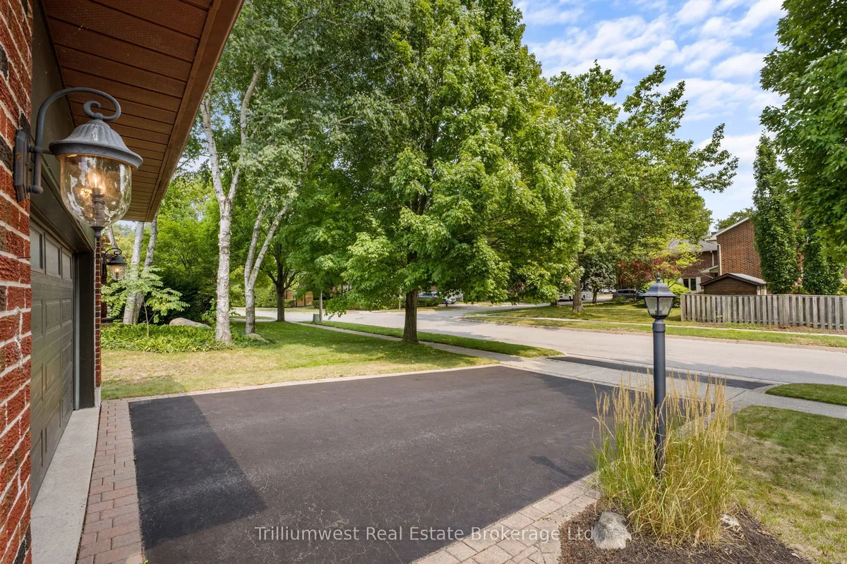 444 Bonny Meadow Road, ON L6J 6J2