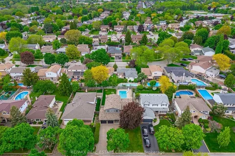 583 Moorelands Crescent, ON L9T 4B3