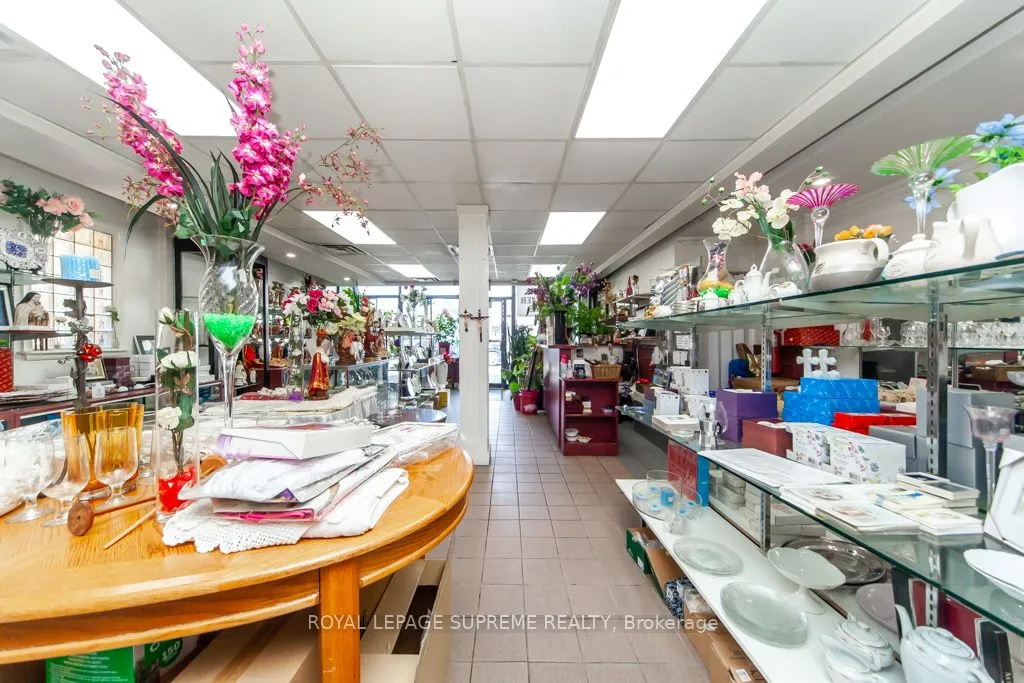 529 Rogers Road, ON M6M 1B4