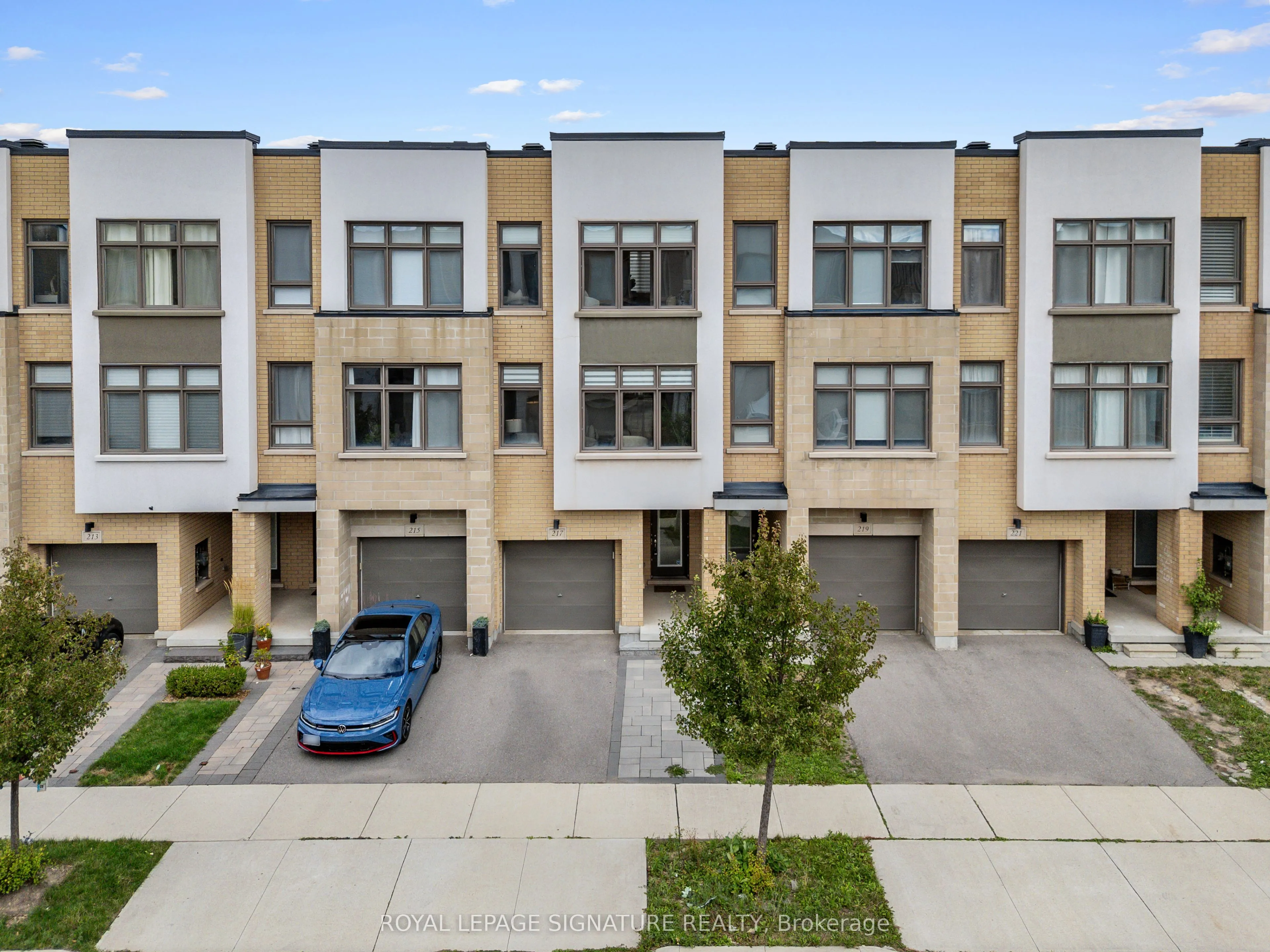 217 Huguenot Road, ON L6H 0L6