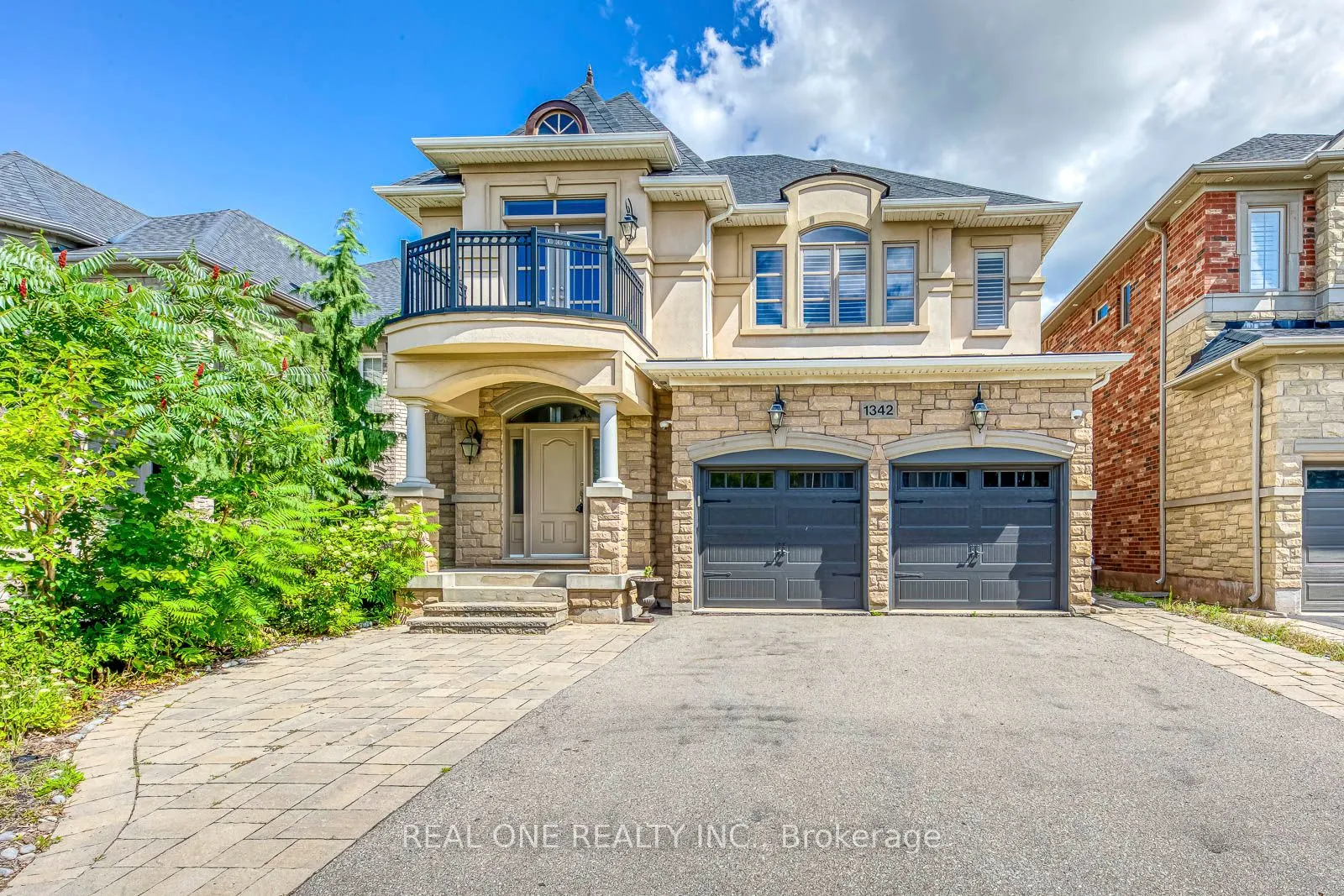1342 Kestell Boulevard, ON L6H 0C8