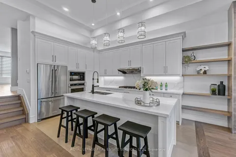 8 Branch Avenue, ON M8W 1M7