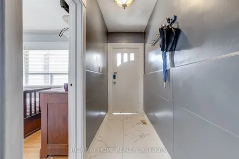 16 Pryor Avenue, ON M6N 1M4