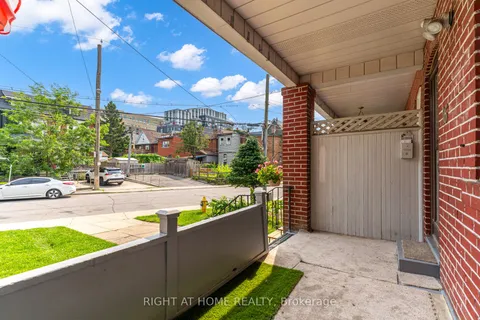 16 Pryor Avenue, ON M6N 1M4