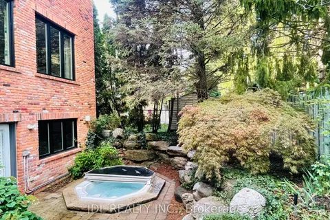 1283 Lindburgh Court, ON L5H 4J2