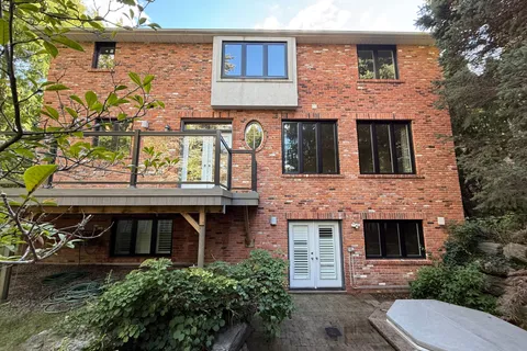 1283 Lindburgh Court, ON L5H 4J2