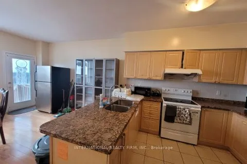 23 Hackett Avenue, ON M3J 0C7