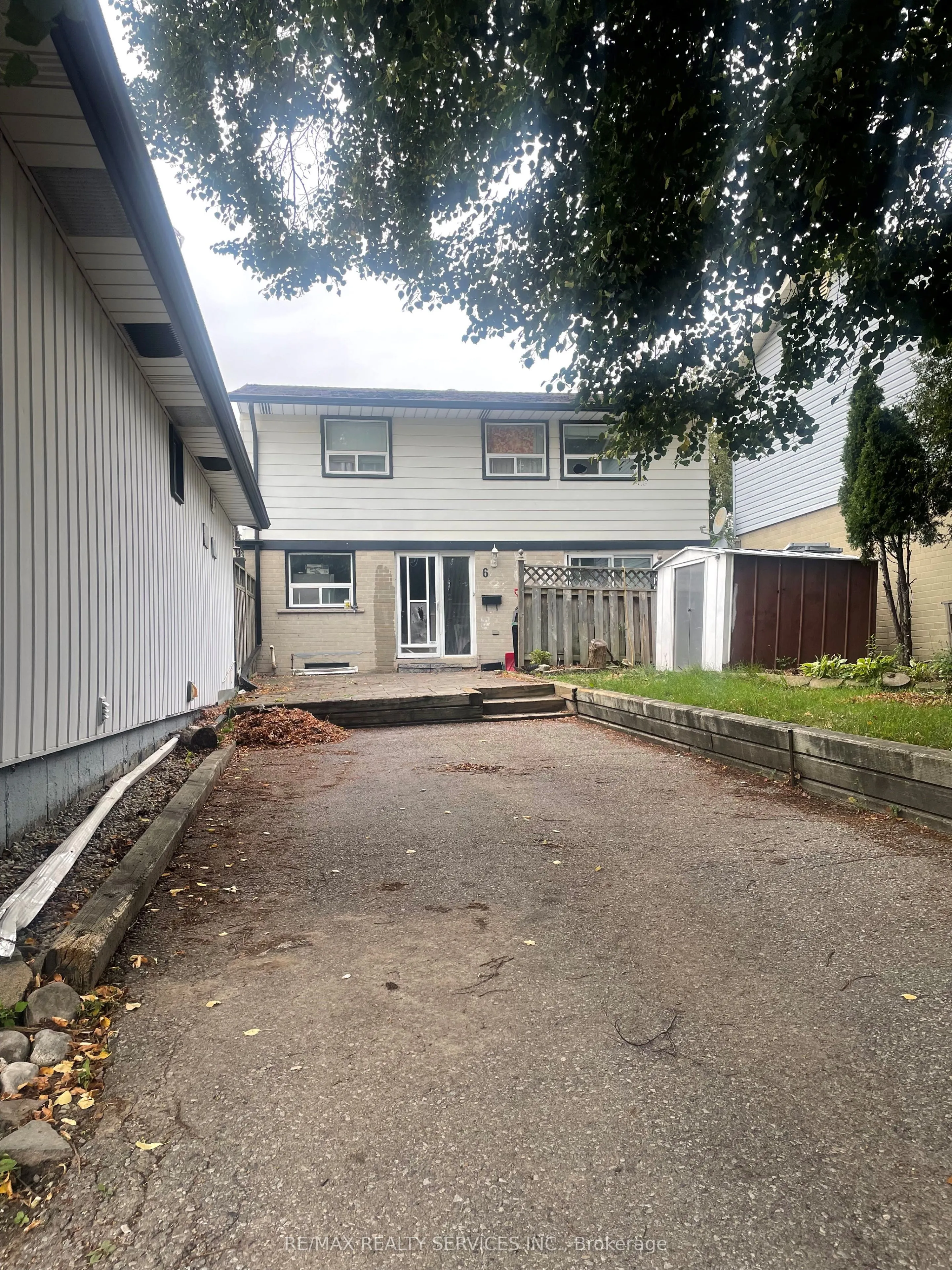 6 Hector Court, ON L6S 1P1