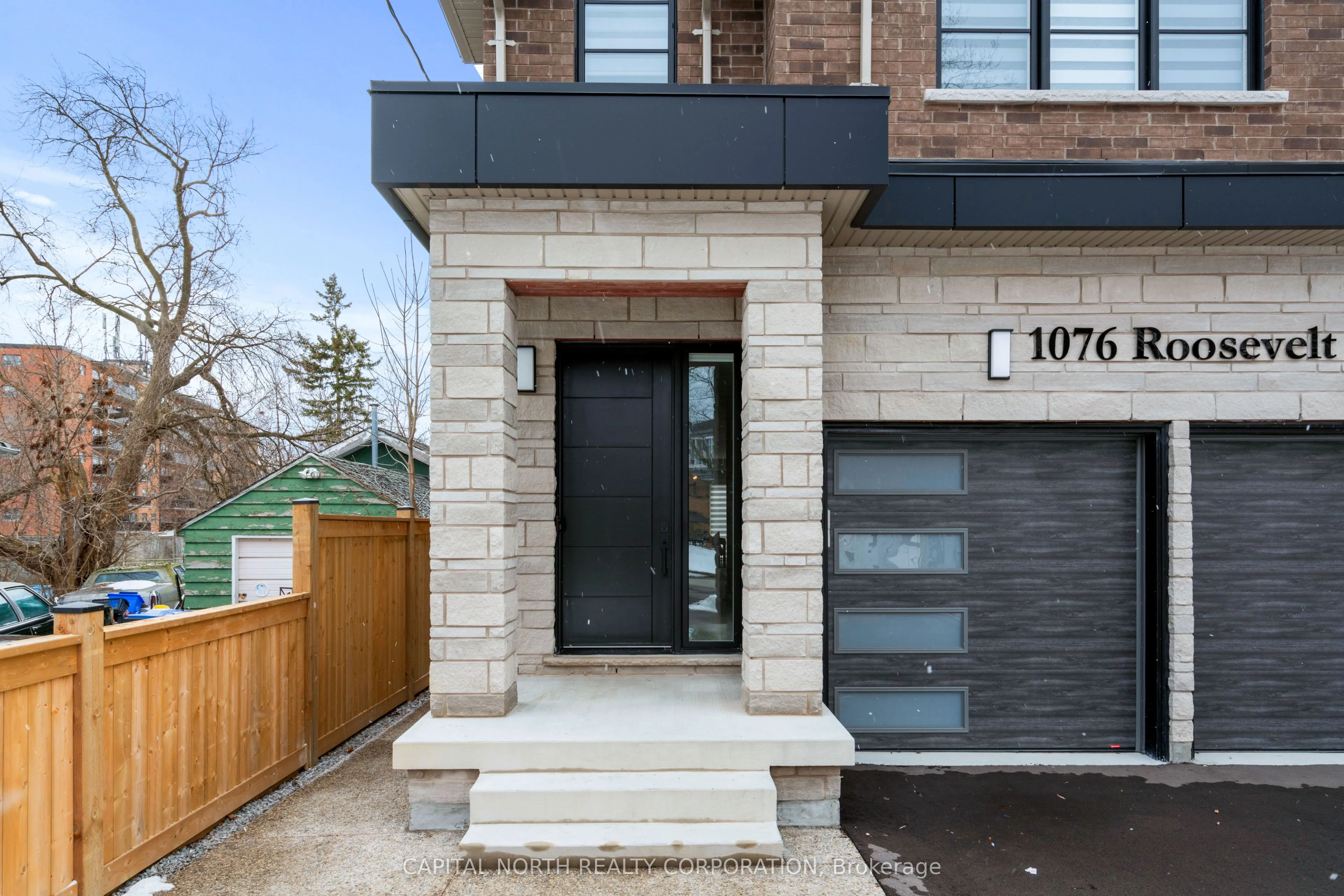 1076 Roosevelt Road, ON L5G 3Y8