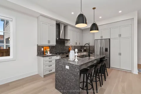 1076 Roosevelt Road, ON L5G 3Y8