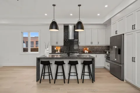 1076 Roosevelt Road, ON L5G 3Y8