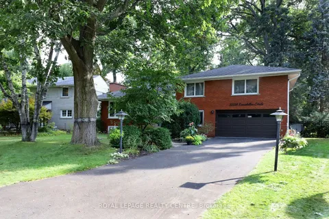 3338 Enniskillen Circle, ON L5C 2M8