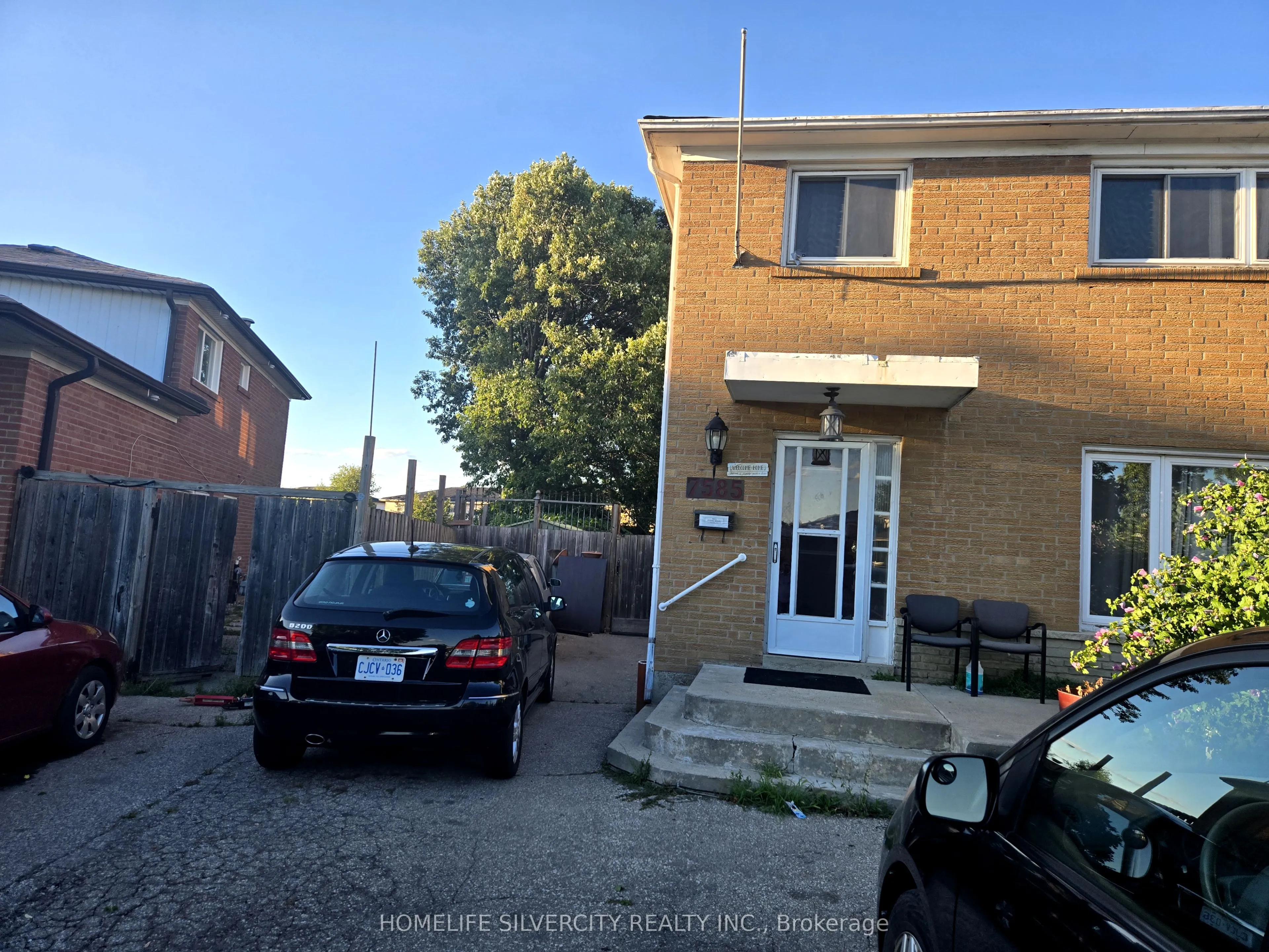 7585 Wrenwood Crescent, ON L4T 2V8