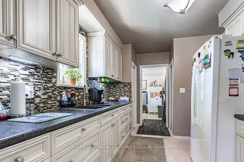 9 Crestview Avenue, ON L6R 2R7