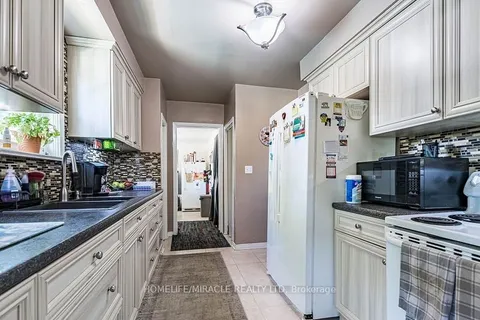 9 Crestview Avenue, ON L6R 2R7