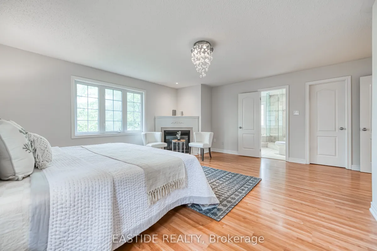 2422 Hertfordshire Way, ON L6H 7M5