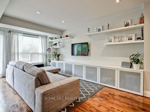 1070 Lindsay Drive, ON L6M 3B5