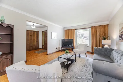 9 Wingrove Hill, ON M9B 2C3