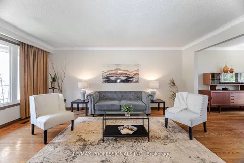 9 Wingrove Hill, ON M9B 2C3