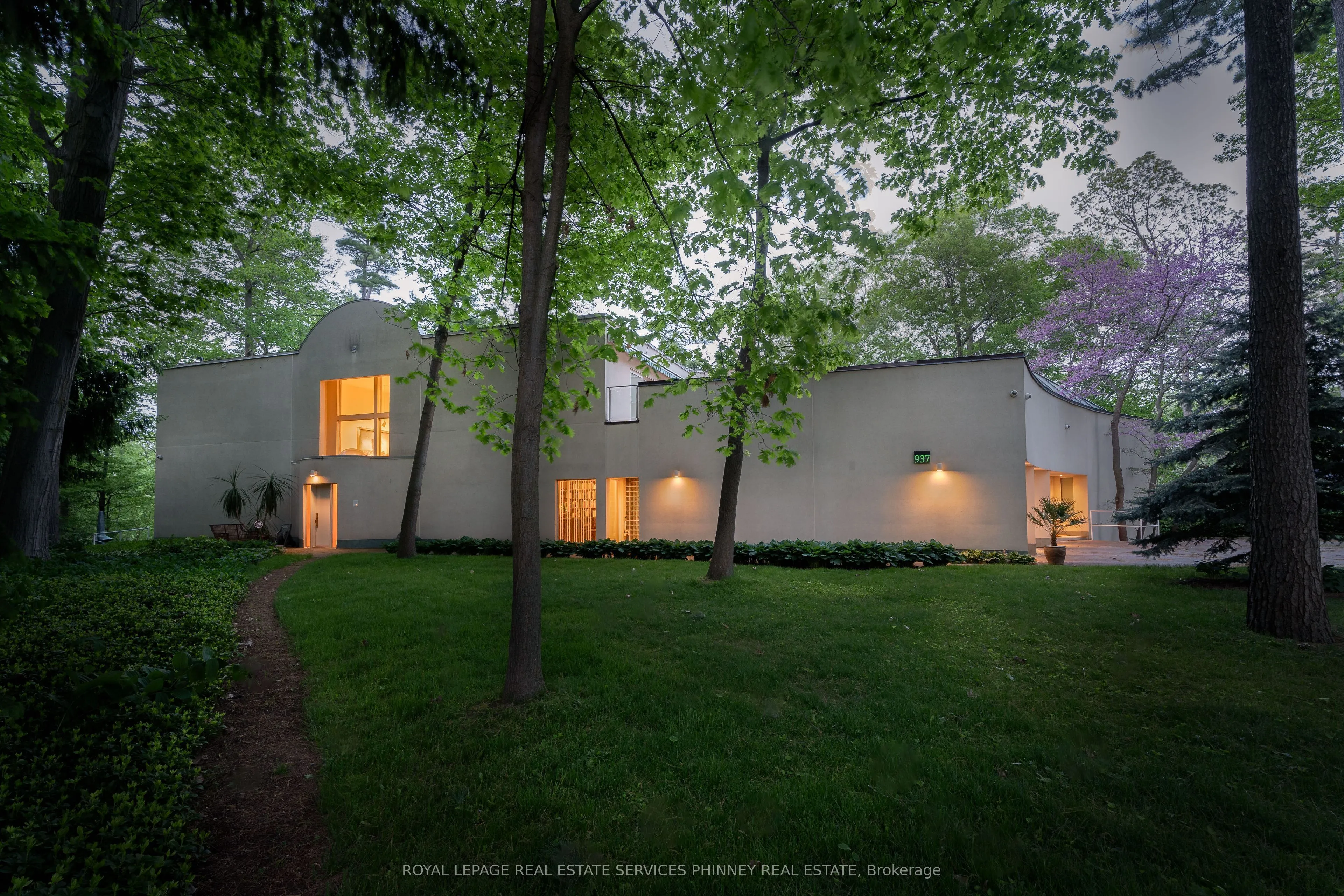 937 WHITTIER Crescent, ON L5H 2X4