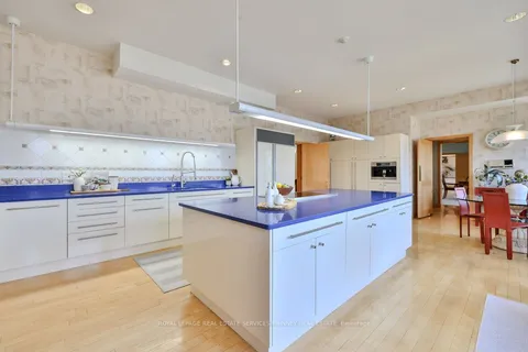 937 WHITTIER Crescent, ON L5H 2X4