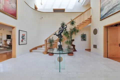 937 WHITTIER Crescent, ON L5H 2X4