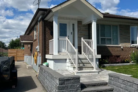 10 Rambler Place, ON M3L 1N7