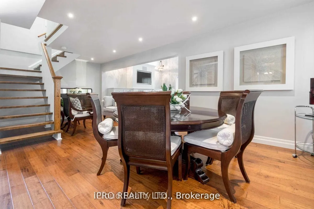 18 Sunset Boulevard, ON L6X 1W8