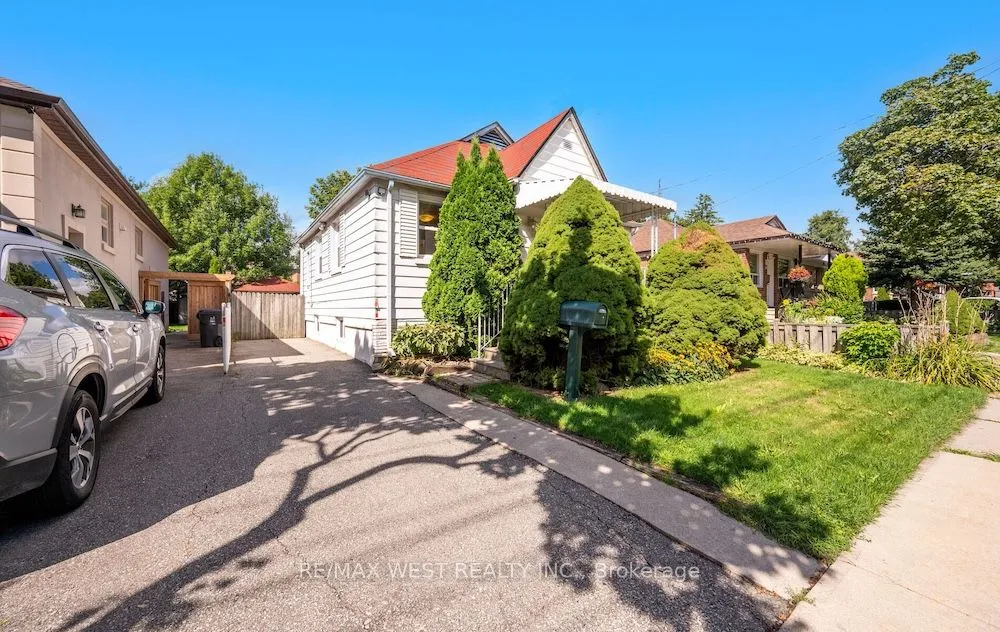 6 Robindale Avenue, ON M8W 4A9