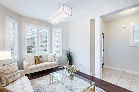 115 BEAVERIDGE Avenue, ON L6H 0M6