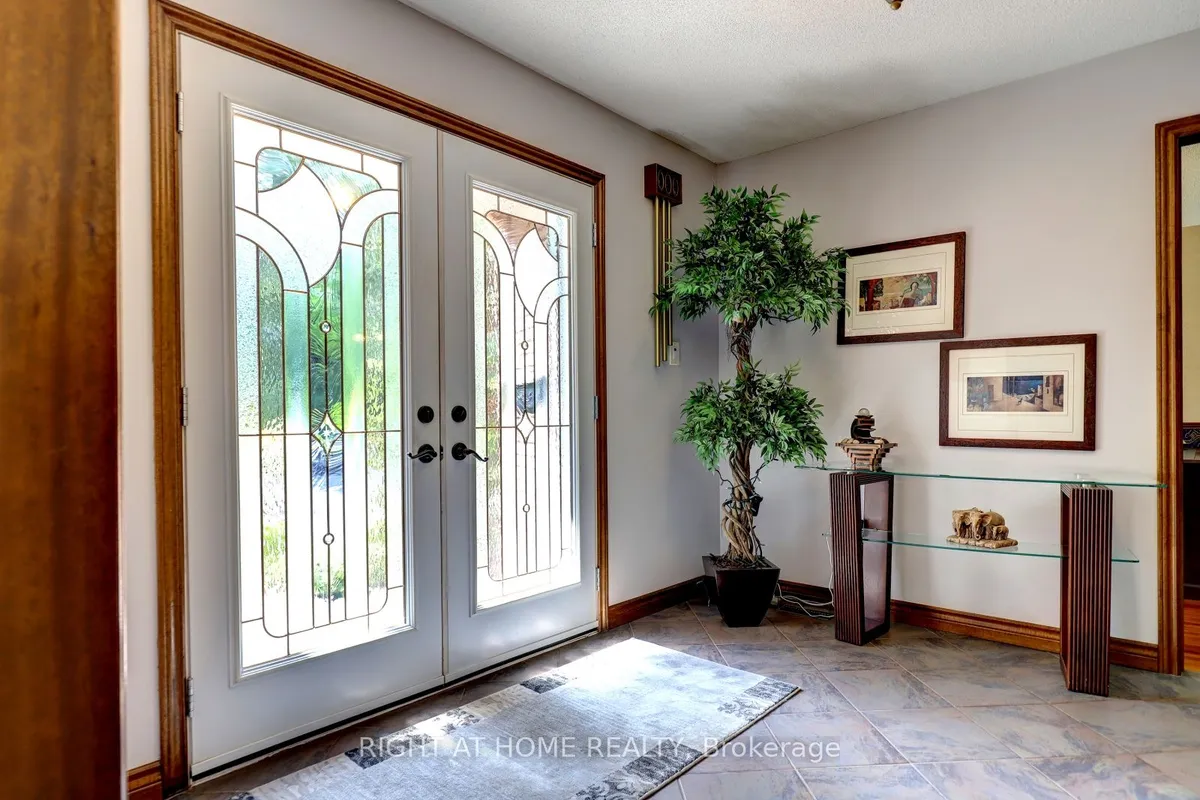 1412 Carmen Drive, ON L5G 3Z1