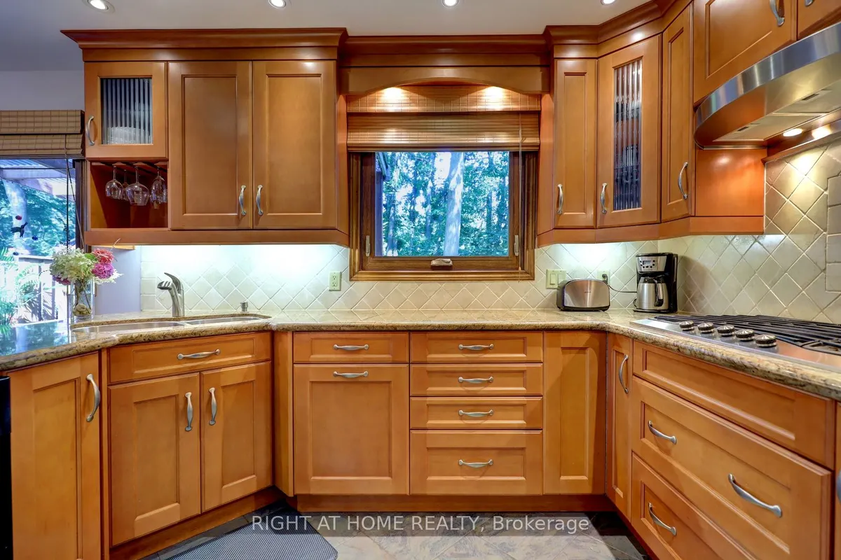 1412 Carmen Drive, ON L5G 3Z1