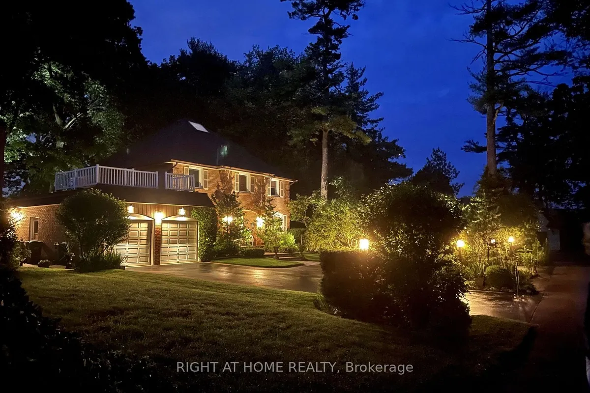 1412 Carmen Drive, ON L5G 3Z1