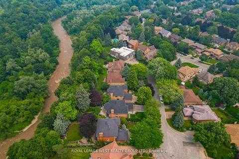 1745 Bridewell Court, ON L5L 3R7