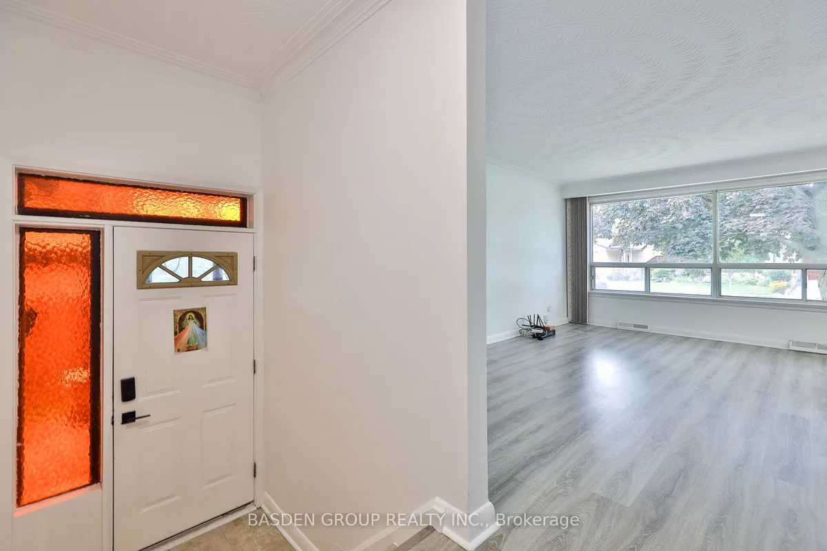 42 Bridgenorth Crescent, ON M9V 2M3