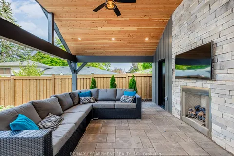 2212 Urwin Crescent, ON L6L 2T2