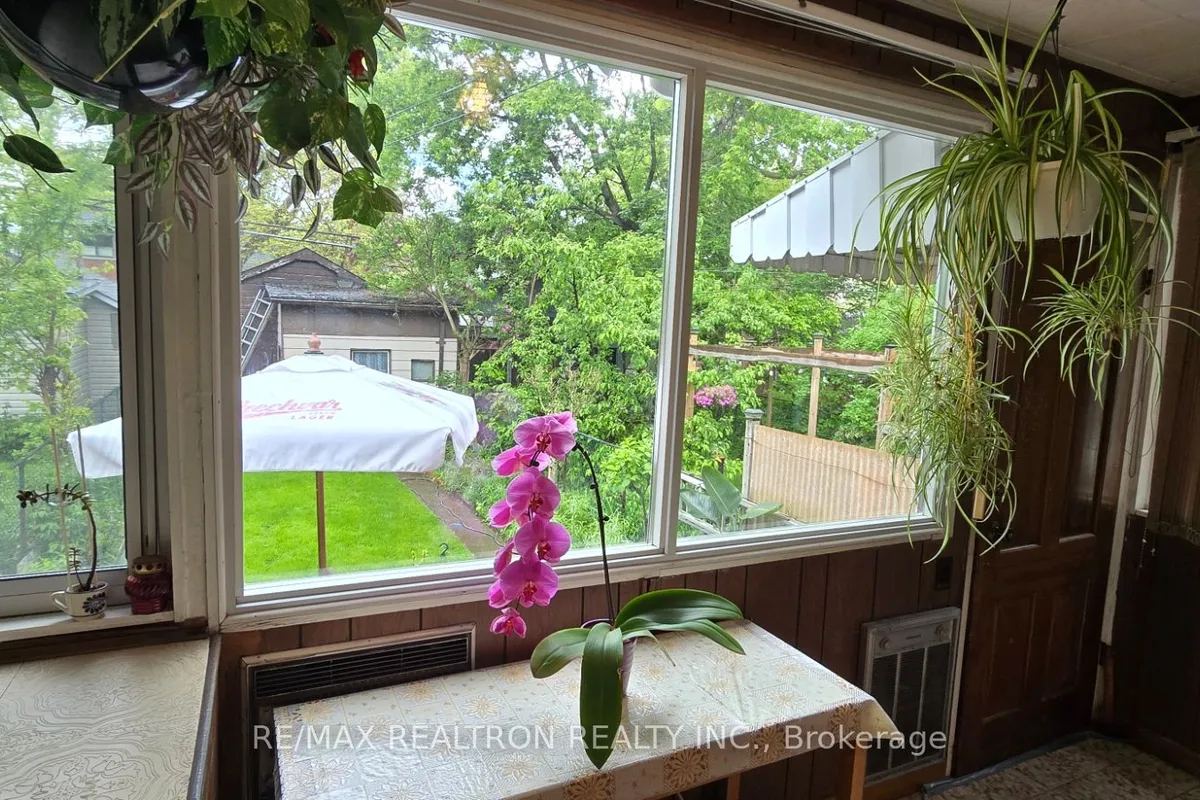 582 Runnymede Road, ON M6S 2Z7