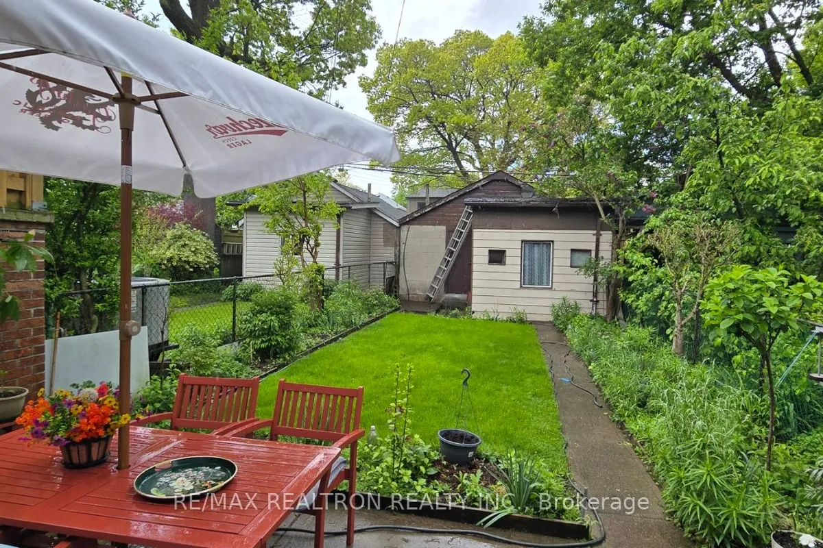 582 Runnymede Road, ON M6S 2Z7