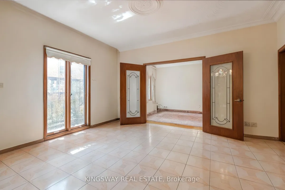 27 Mulholland Avenue, ON M6A 2S1