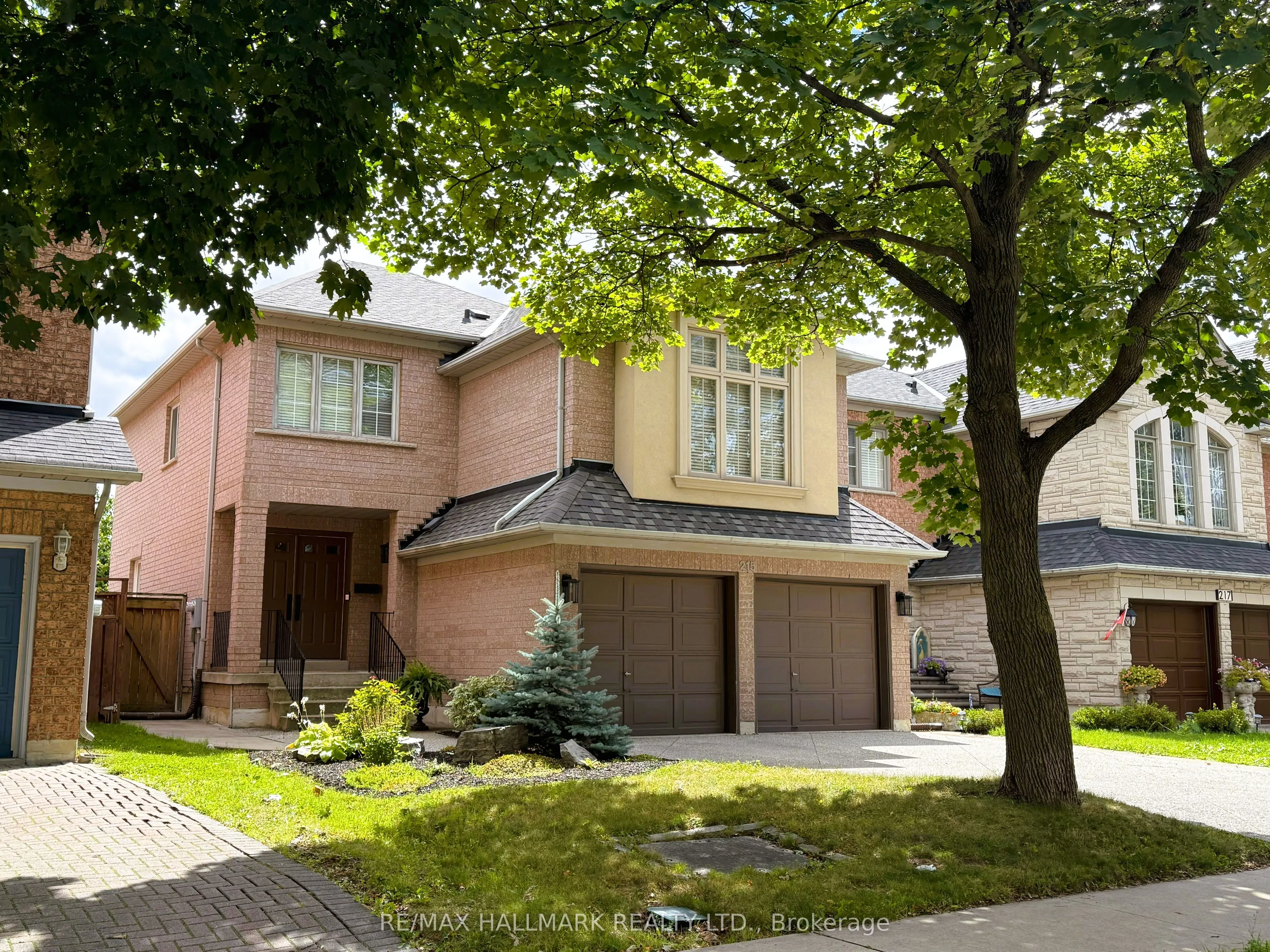 215 Queenslea Avenue, ON M9N 3X5