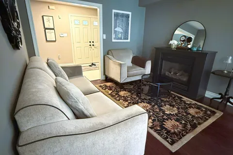 215 Queenslea Avenue, ON M9N 3X5