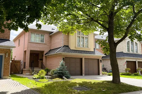 215 Queenslea Avenue, ON M9N 3X5