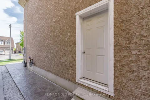 28 Crocker Drive, ON L6P 1M8