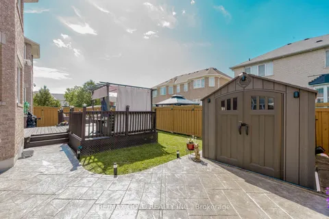 28 Crocker Drive, ON L6P 1M8