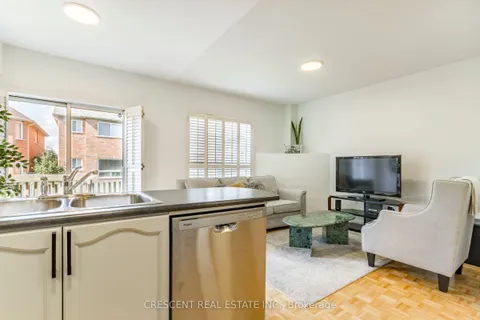 5971 Stonebriar Crescent, ON L5V 2T9