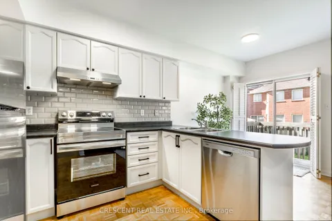 5971 Stonebriar Crescent, ON L5V 2T9