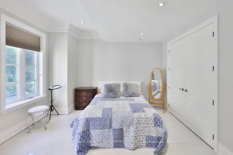 1459 Stavebank Road, ON L5G 2V5