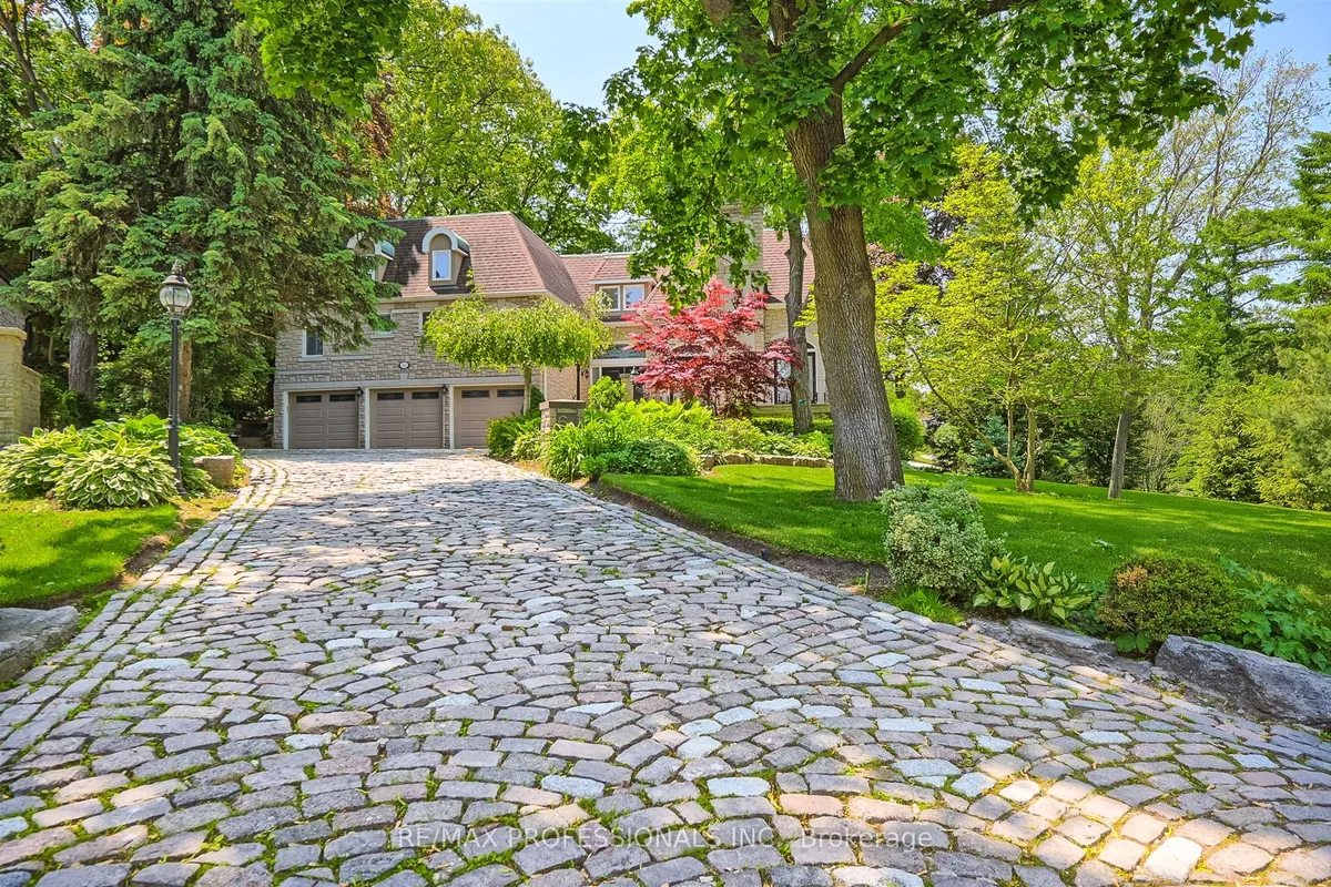 6A Edenbrook Hill, ON M9A 3Z6