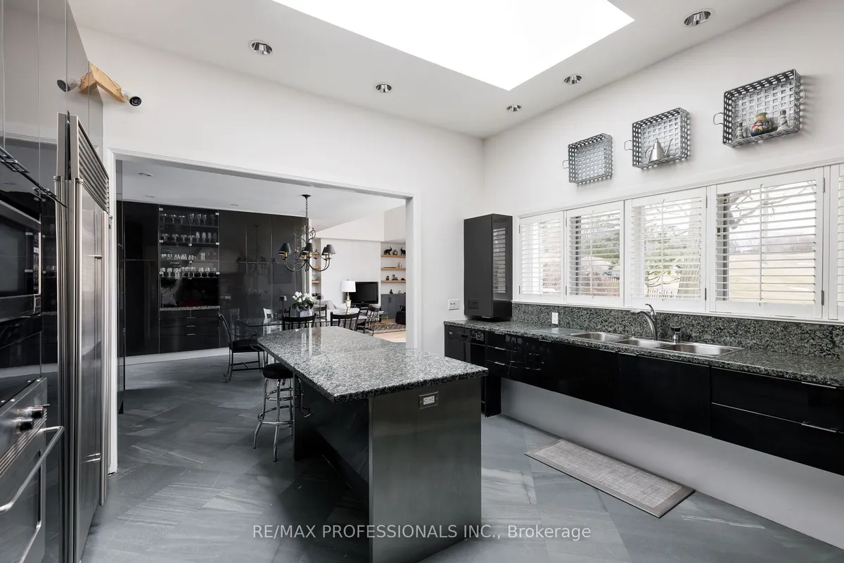 6A Edenbrook Hill, ON M9A 3Z6