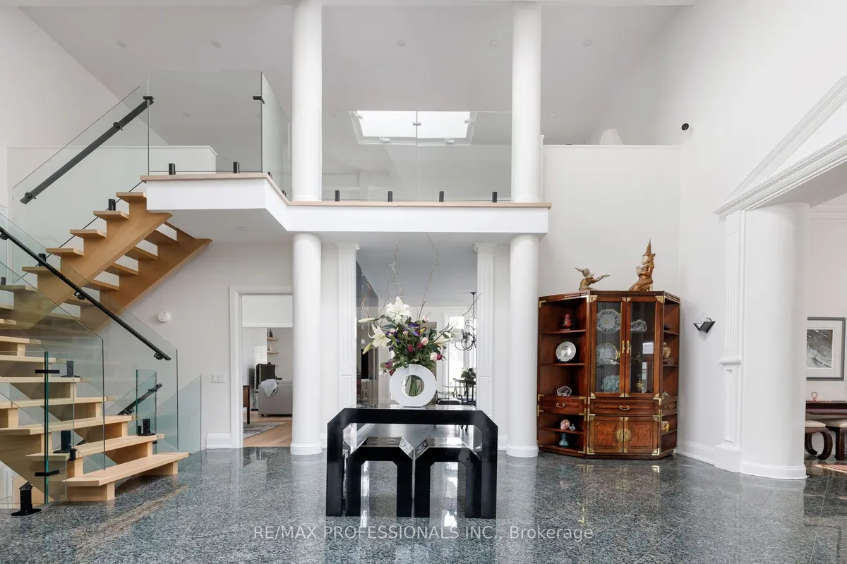 6A Edenbrook Hill, ON M9A 3Z6